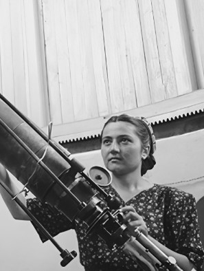 In honor of Women’s History Month, we continue to recognize the economic, cultural, political, and social contributions of notable immigrant and refugee women who’ve helped shape the vibrant tapestry of America. Today, we spotlight British-American astronomer, educator, and trailblazer Cecelia Payne-Gaposchkin.